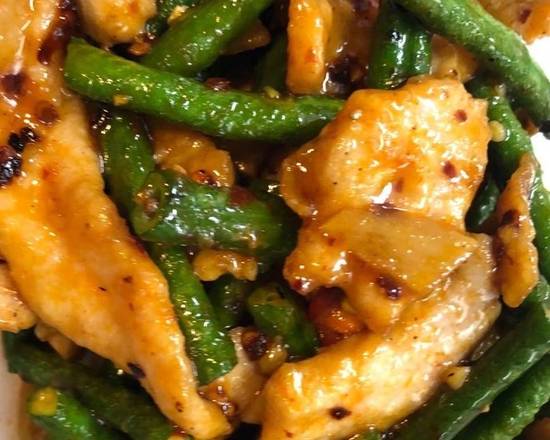 Stir Fried Green Beans and Pork Neck Fillets四季豆炒猪颈肉
